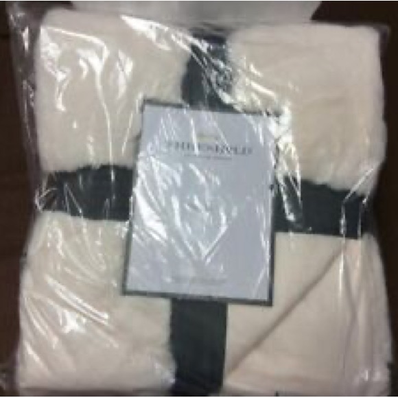 Threshold Faux Rabbit Fur Soft Throw Blanket Threshold Off White 60"x50" - Picture 2 of 3